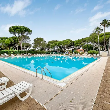 Ensoleillee Avec Piscine Hébergement de vacances