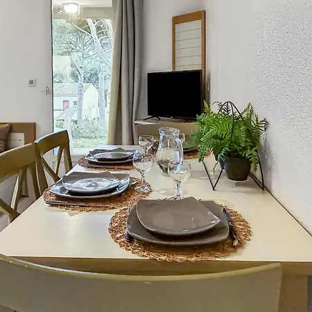 Ensoleillee Avec Piscine Holiday home Saint-Raphael (Var)