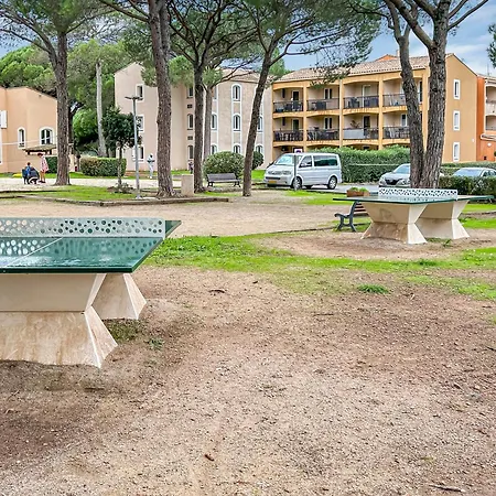 בית נופש Ensoleillee Avec Piscine Saint-Raphaël
